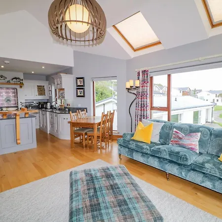 Up The Hill Holiday home Downings